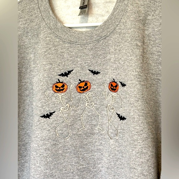 *Halloween* Dancing Jack-o-lantern skeleton’s with Bats- Crewneck sweatshirt- XL - Picture 1 of 7
